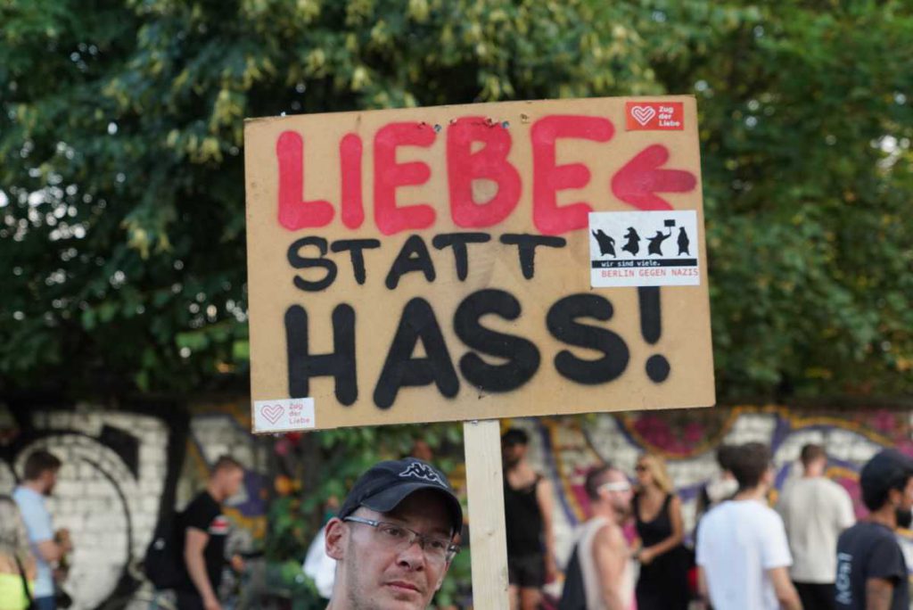 Nach Anschlag auf CSD: Feier-Demo „Zug der Liebe” abgesagt